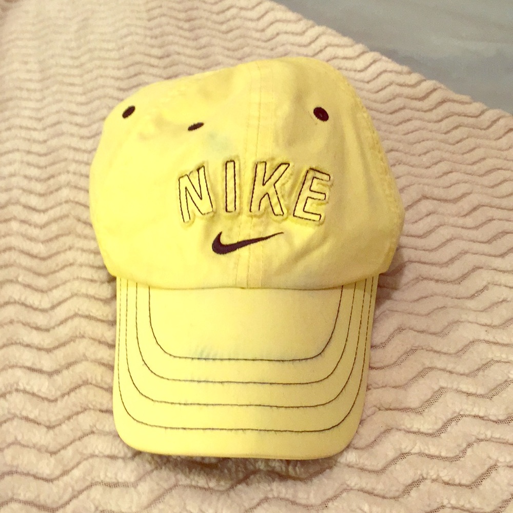 Vintage Nike yellow hat💫